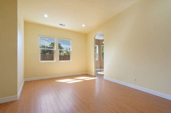 Photo - 2621 Mysin Way