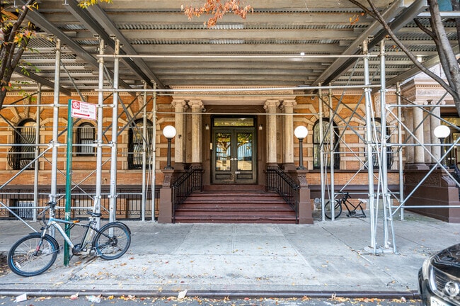 Photo - 22 Mount Morris Park W