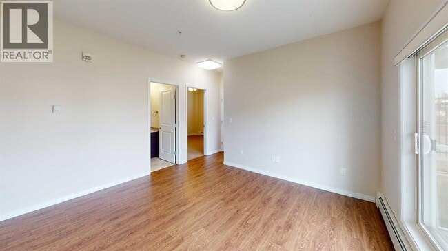 Photo - 10004-1097A 97A St