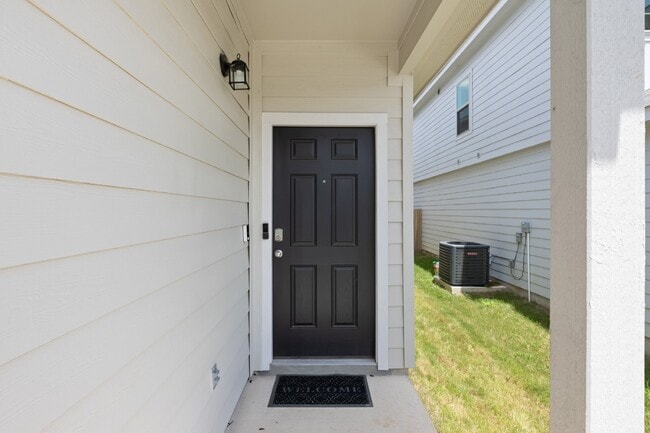 Photo - "Spacious 4-Bed Oasis with Granite Counter...