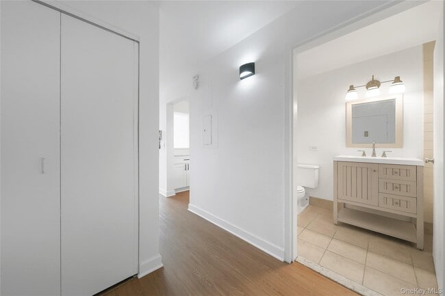 Photo - 1 Landmark Sq Unit 522