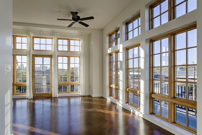 Building Photo - 2235 E 6th St Unit 314