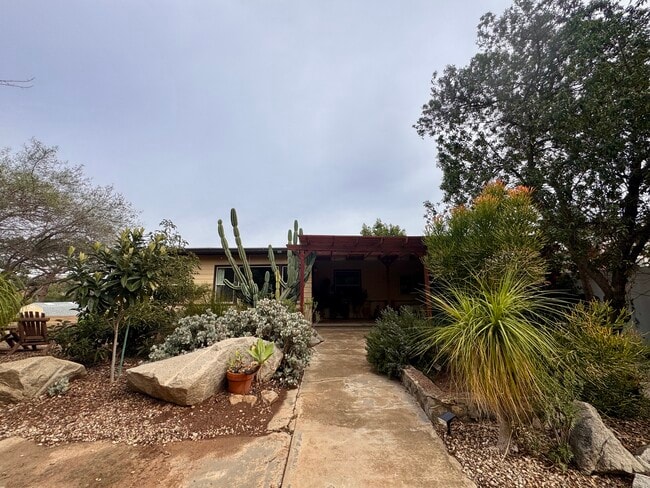 Building Photo - 221 Sage Rd