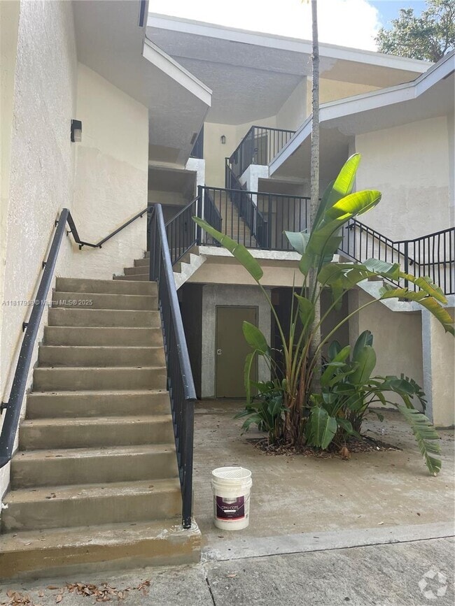 Building Photo - 2550 SW 18th Terrace Unit 2105 Rental