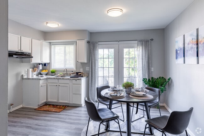 3BR, 2.5BA - 1587SF Kitchen/Dining