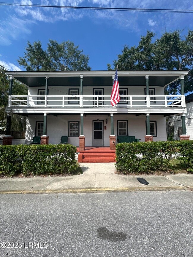 Photo - 706 Charles St
