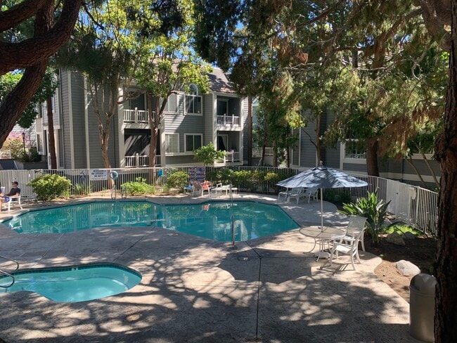 Building Photo - 8500 Falmouth Ave Unit 3116