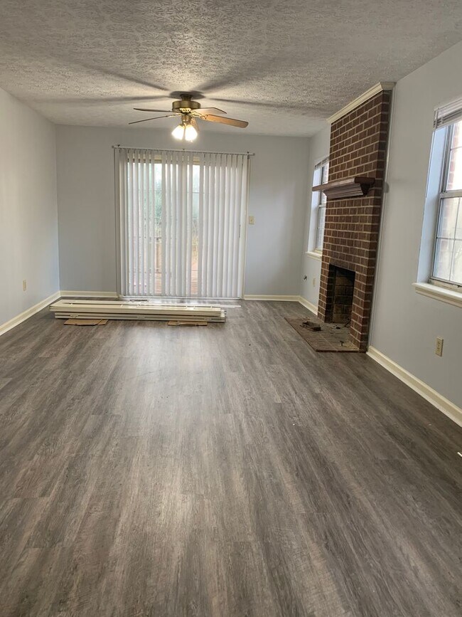 2/2 Duplex in 5 POINTS near Memorial Park!... Condo Condo for Rent in