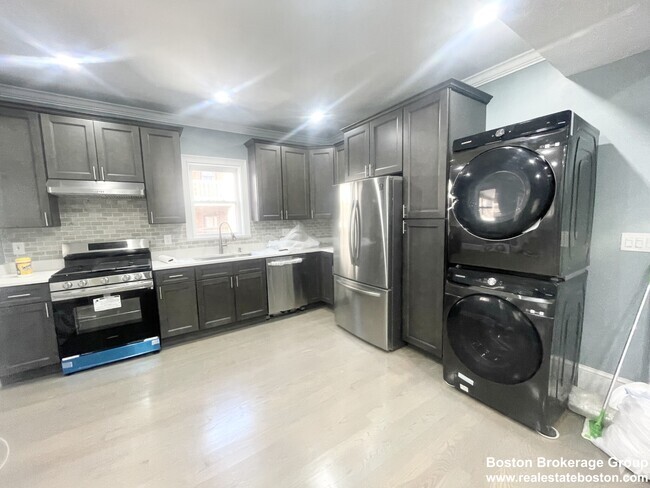 Building Photo - 3 Grafton St Unit #2 Rental