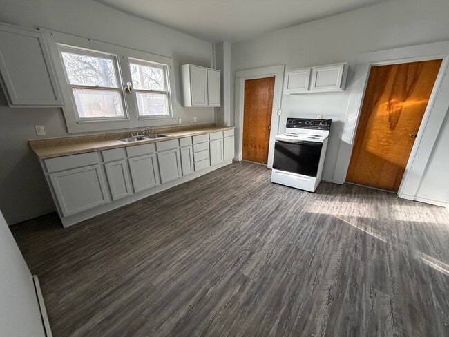 Photo - 716-B Robinson-