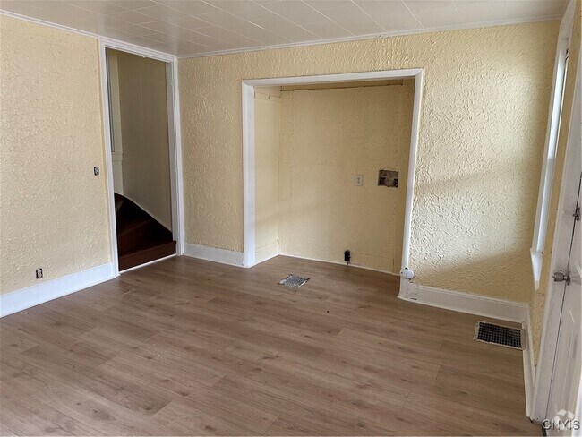 Building Photo - 705 N James St Rental