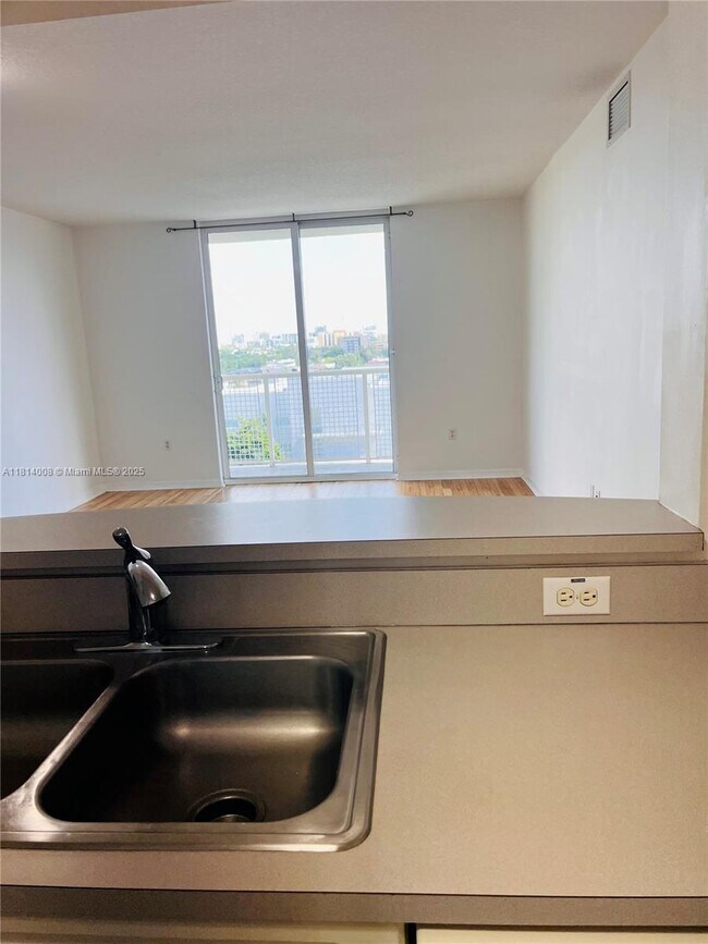 Photo - 900 SW 8th St Unit 806