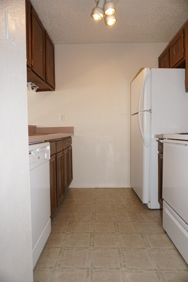 Photo - Spacious 2 Bedroom Condo Unit #20