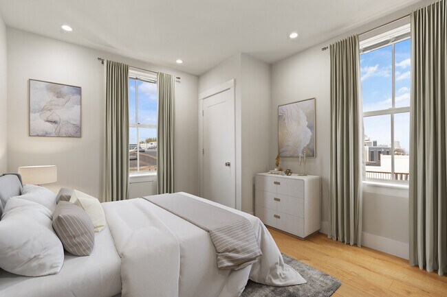 Photo - 447 W 4th St