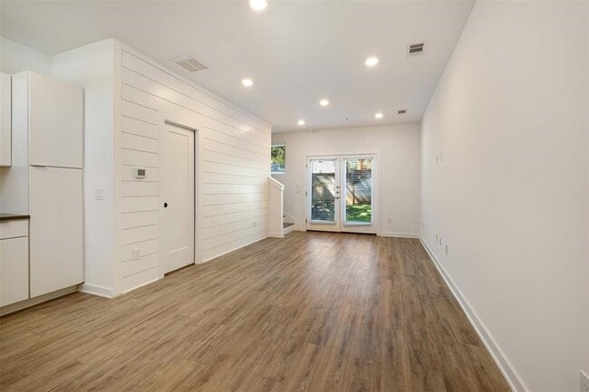 Photo - 5924 S Congress Ave Unit 103