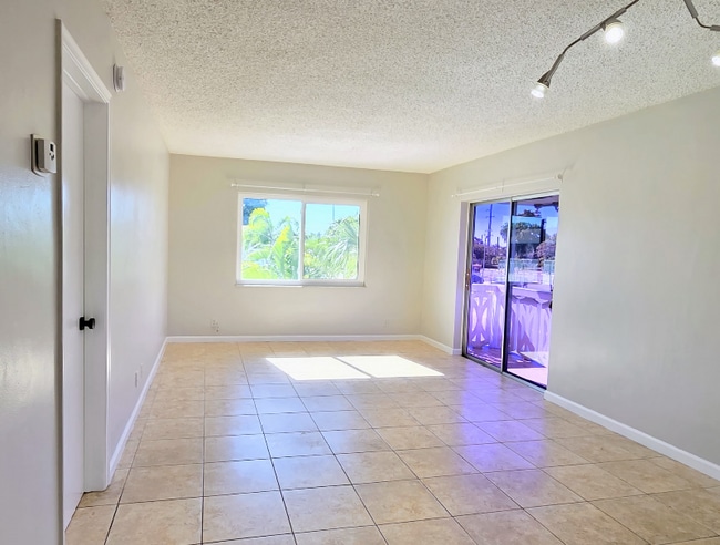 Building Photo - 3300 NE 10th Terrace Unit Apt 61