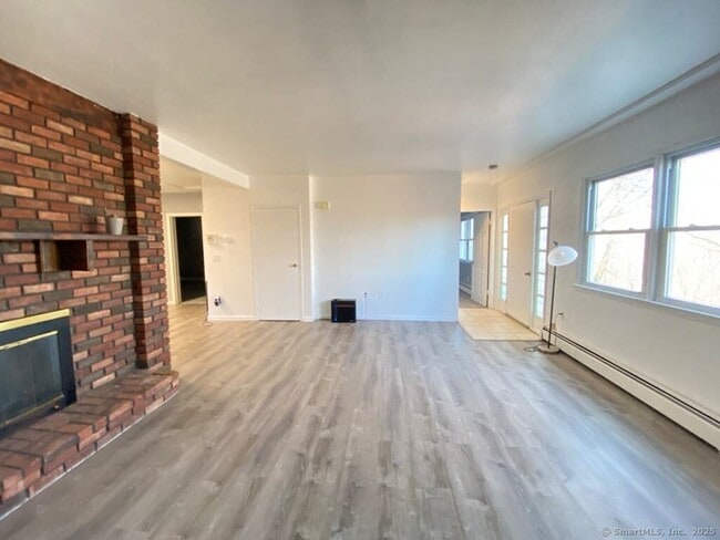 Building Photo - 5 Hillside Dr Unit A Rental
