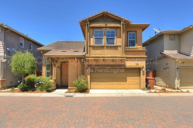 Building Photo - 453 Tulip Ct