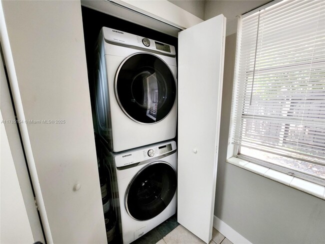 Photo - 100 NW 40th St