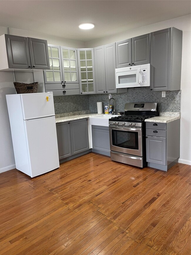 Building Photo - 54-15 82nd St Unit 2 Rental