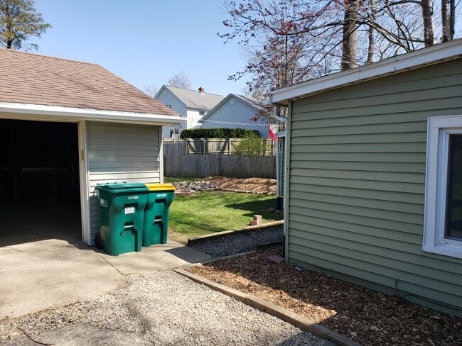 To back yard and entrance - 4619 West St House