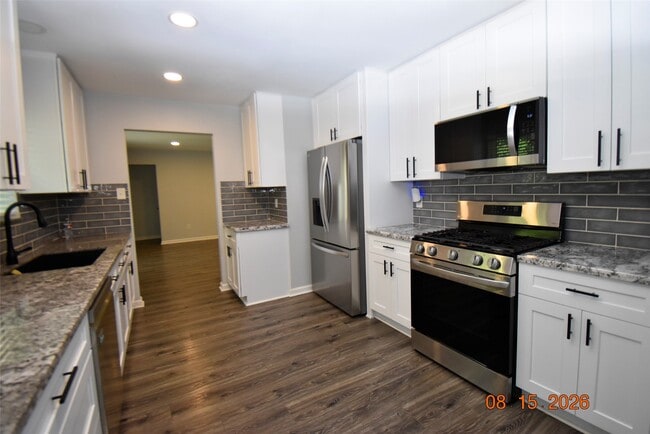 Photo - 15711 Blackhawk Blvd