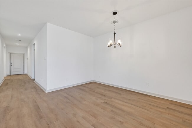 Building Photo - 827 Silver Kettle Dr