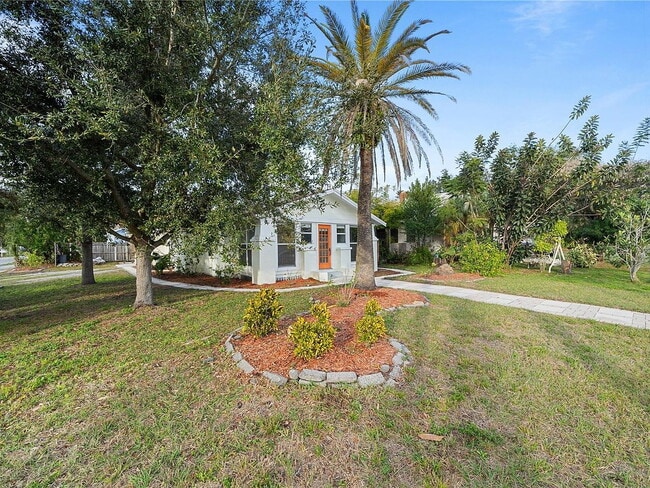 Photo - "Charming 3-Bed Oasis in Tampa with 2 Full Baths & 1650 Sq Ft of Comfort!"
