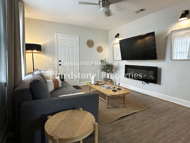 Photo - 2508 Gilmore St