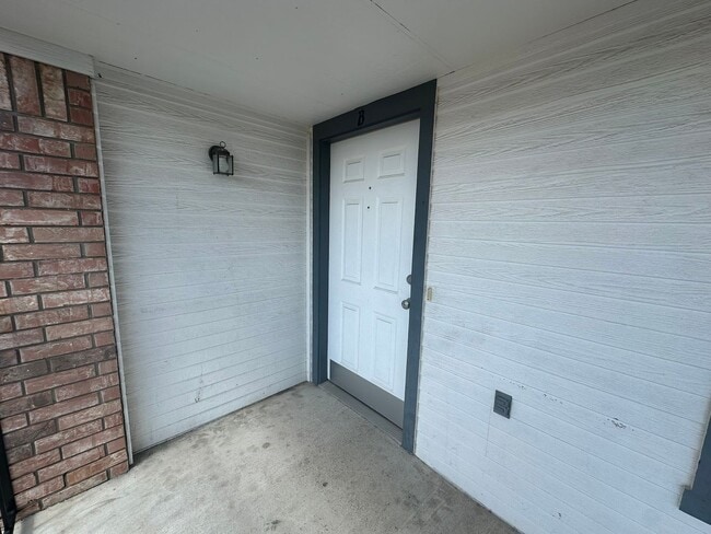 Building Photo - 204 W Truman Ave Unit 204 B W. Truman Avenue Rental