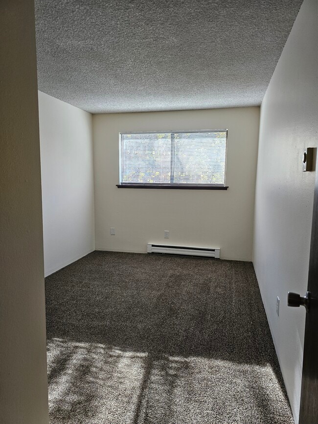 Photo - East 12 Rockwood Apartments