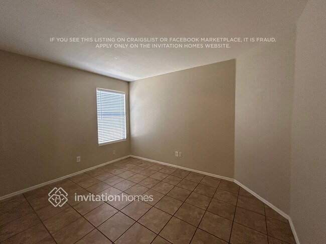 Photo - 12910 W Holly St