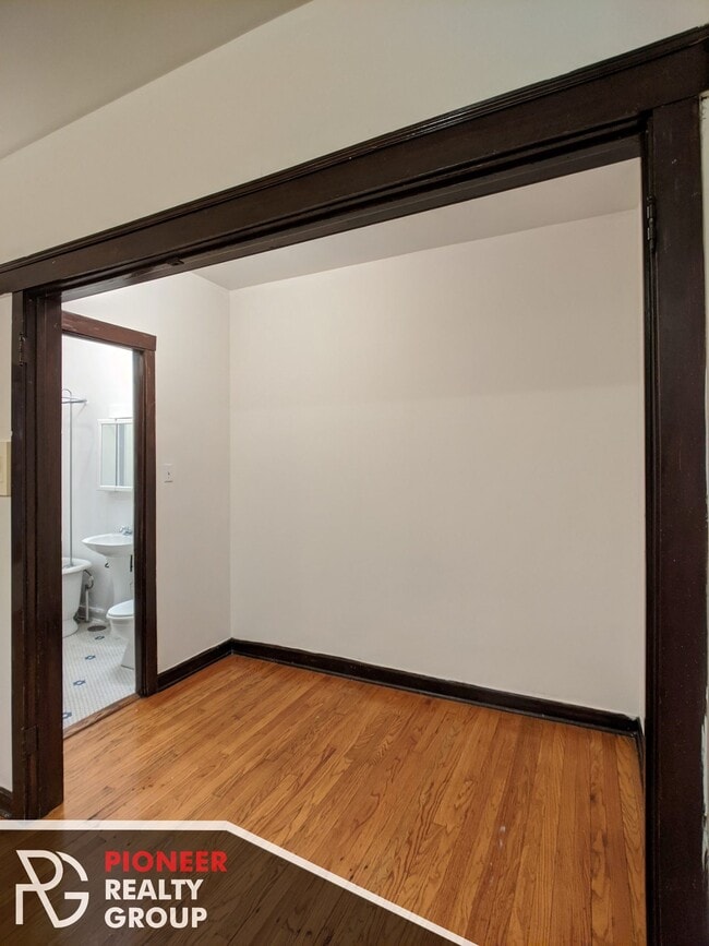 Photo - 822 W Waveland Ave