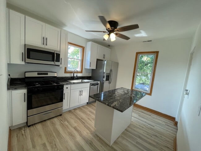 Building Photo - 240 Sawyer Ave Unit 2 Rental