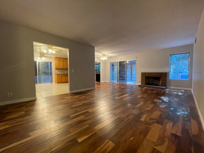 Photo - 1868 W Phillips Dr