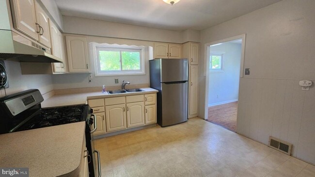 Photo - 216 Pomona Ave