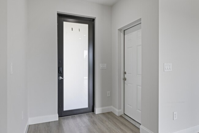 Photo - 679 Windermere Dr