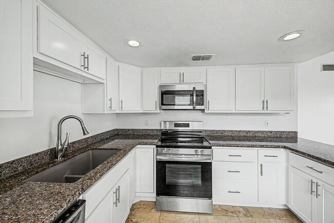 Photo - 1297 W 5th St