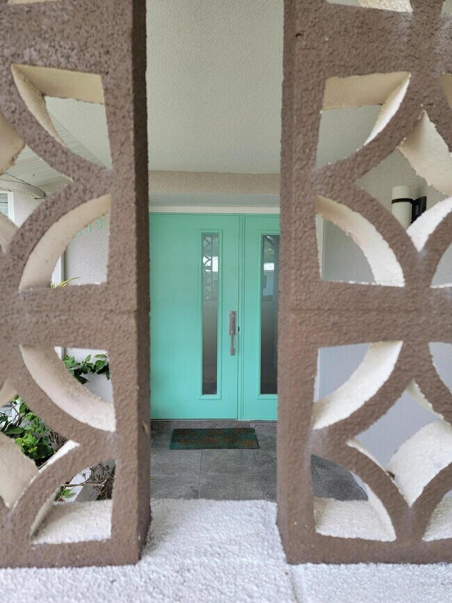 Photo - 113 Park Ln E