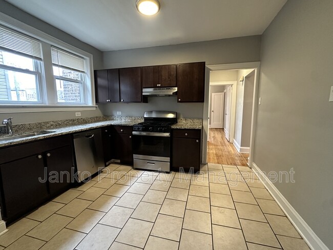 Building Photo - 625 E 80th St Unit 2