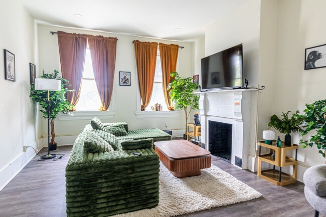 Building Photo - 2325 5th Ave Unit 2