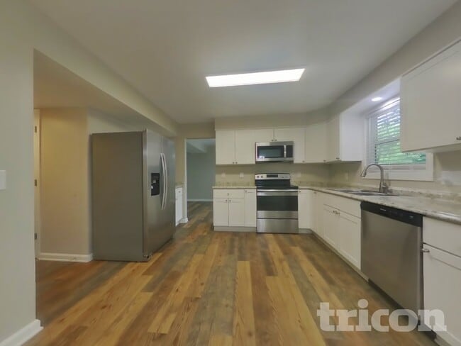 Photo - 1820 Crestwood Dr NW