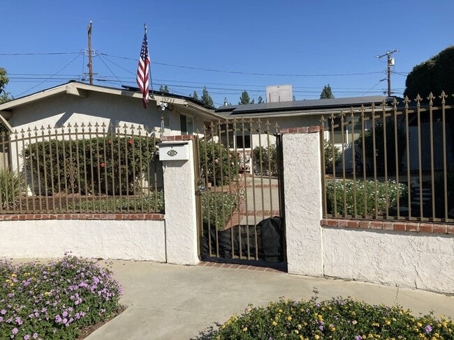 Building Photo - 15733 Forge Pl