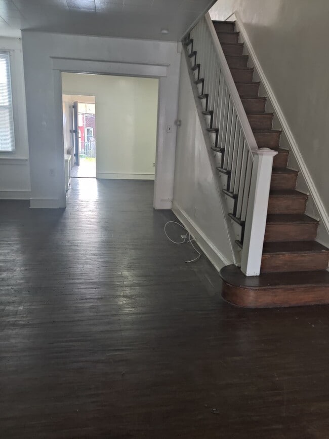 Photo - 6139 Walker St