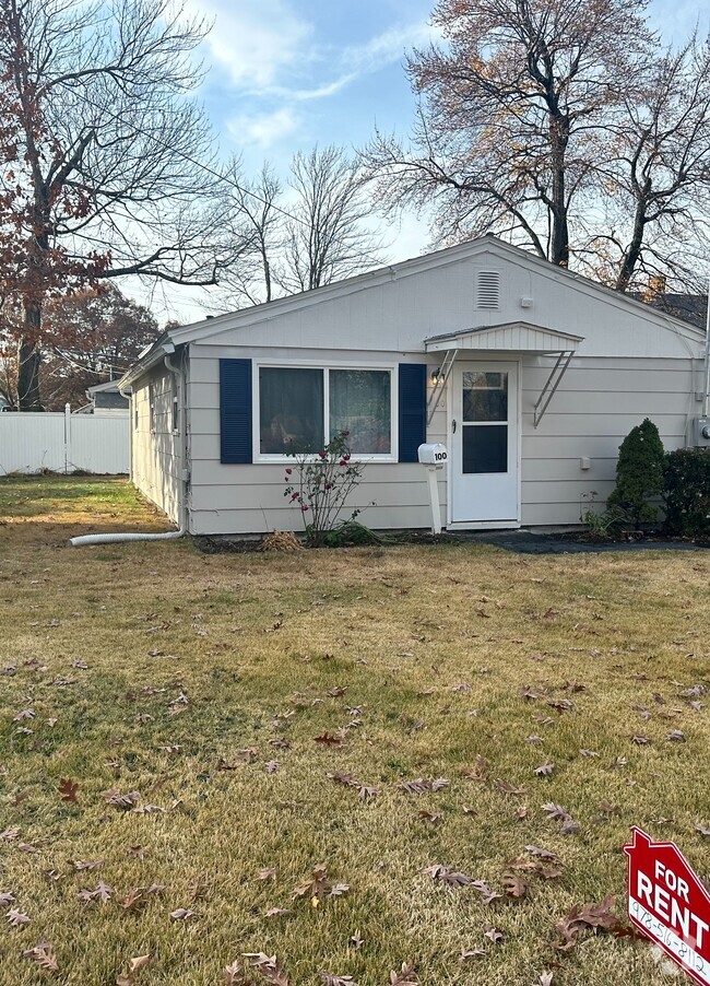 Building Photo - Exeter Rental