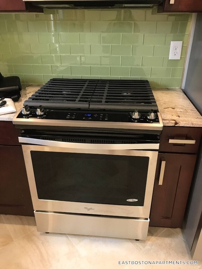 Building Photo - 130 Brooks St