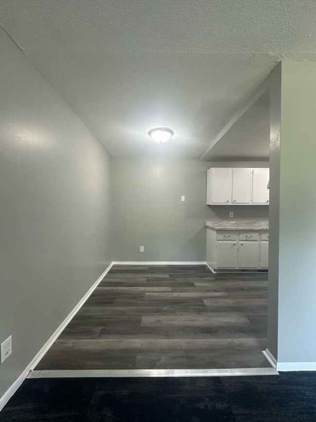 Photo - 1315 N Dowling Ave Unit #303