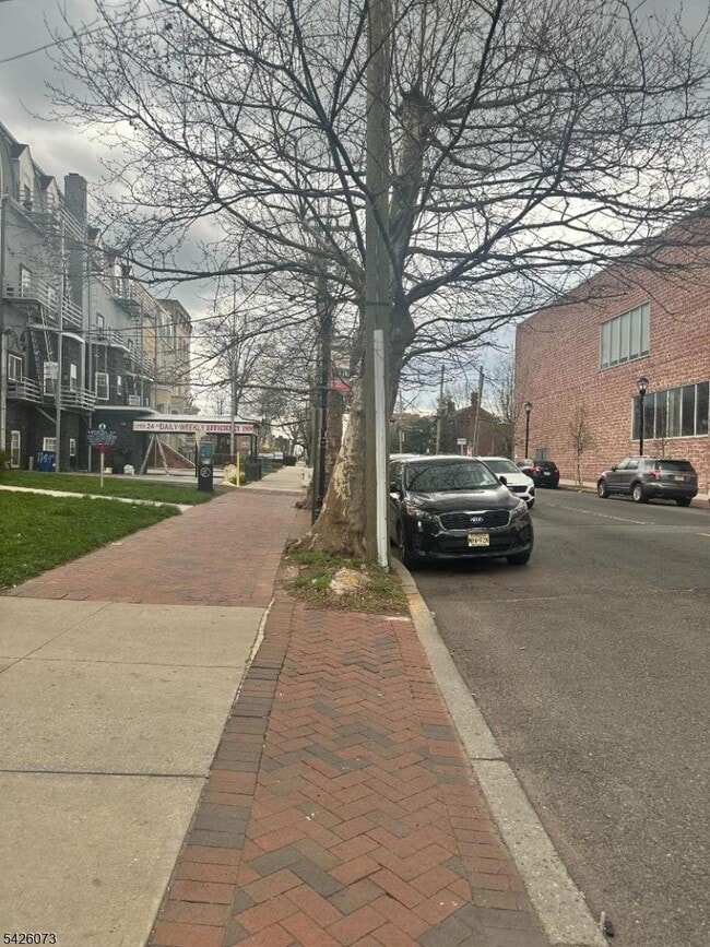 Photo - 1075 E Jersey St