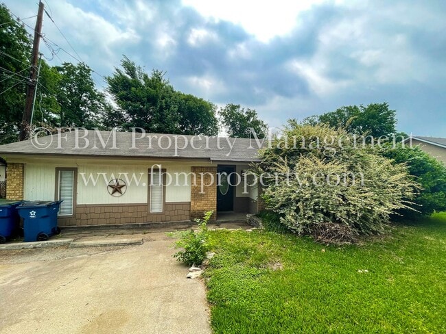 Photo - 105 Hillside Dr House