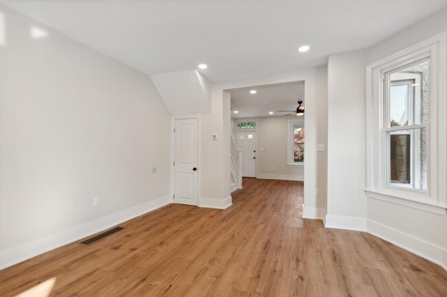 Photo - 302 Spring St